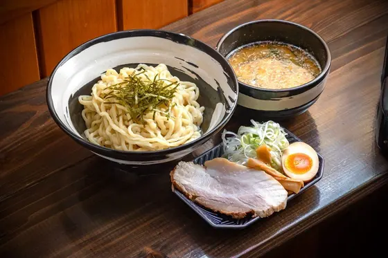 つけ麺。麺とつけ汁とチャーシュー